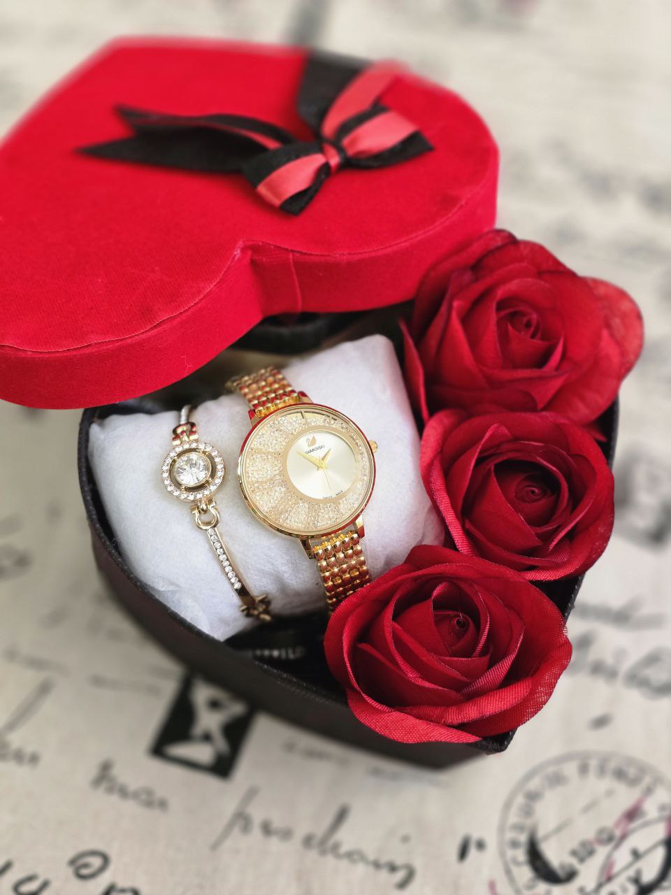 باکس هدیه زنانه و دخترانه  ساعت و دستبند شیک
