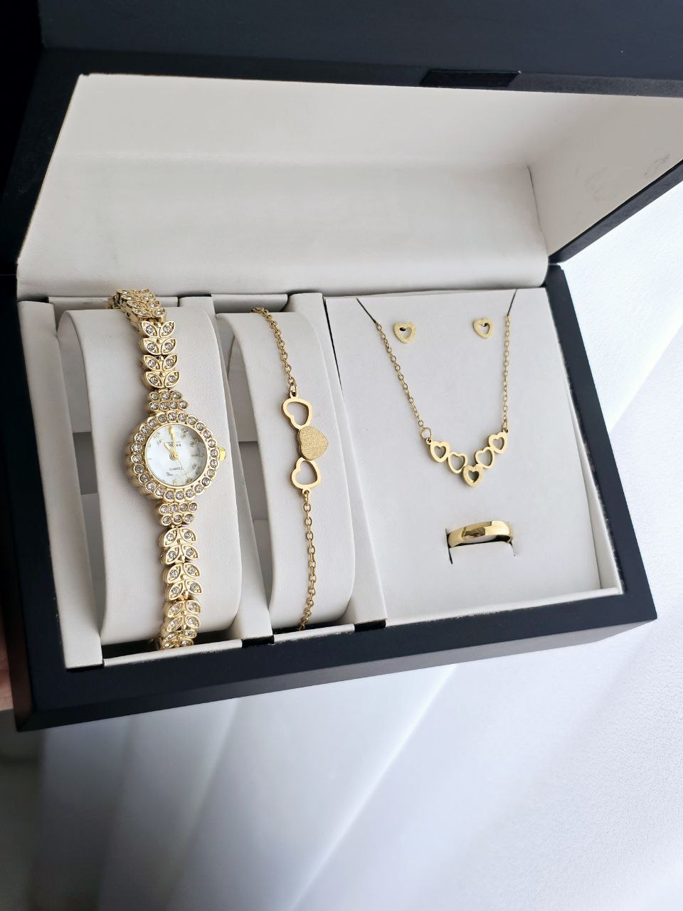 ست ساعت و دستبند و نیم ست استیل و رینگ و ساعت نگینی مجلسی  به همراه جعبه کادویی و باتری یدکی