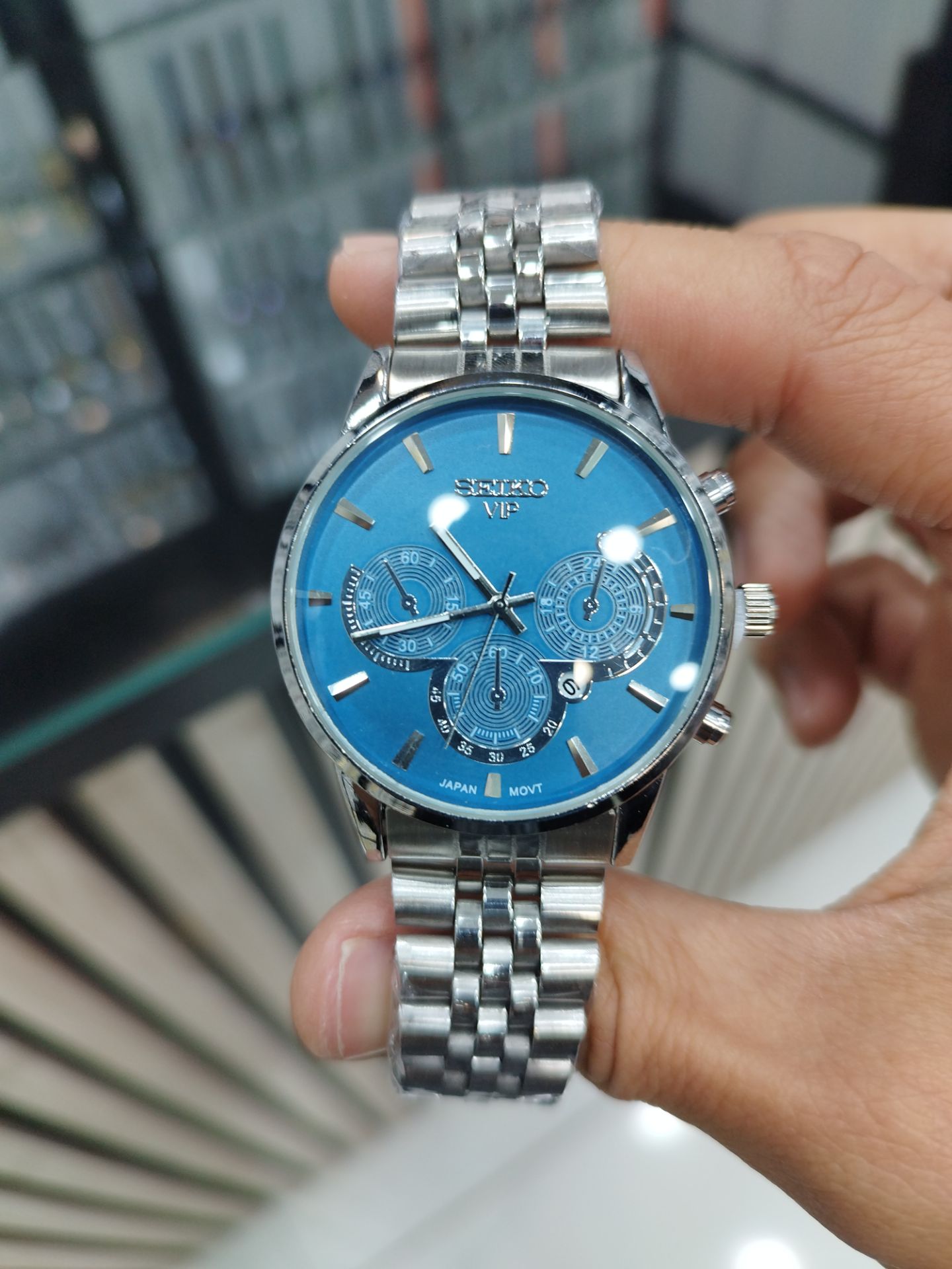 کد 2629 مردانه قفلی برند سیکو SEIKO         طراحی خاص دارای روز شمار  طرح کورنو با کیفیت  قفل کلیپسی  موتور کوارتز