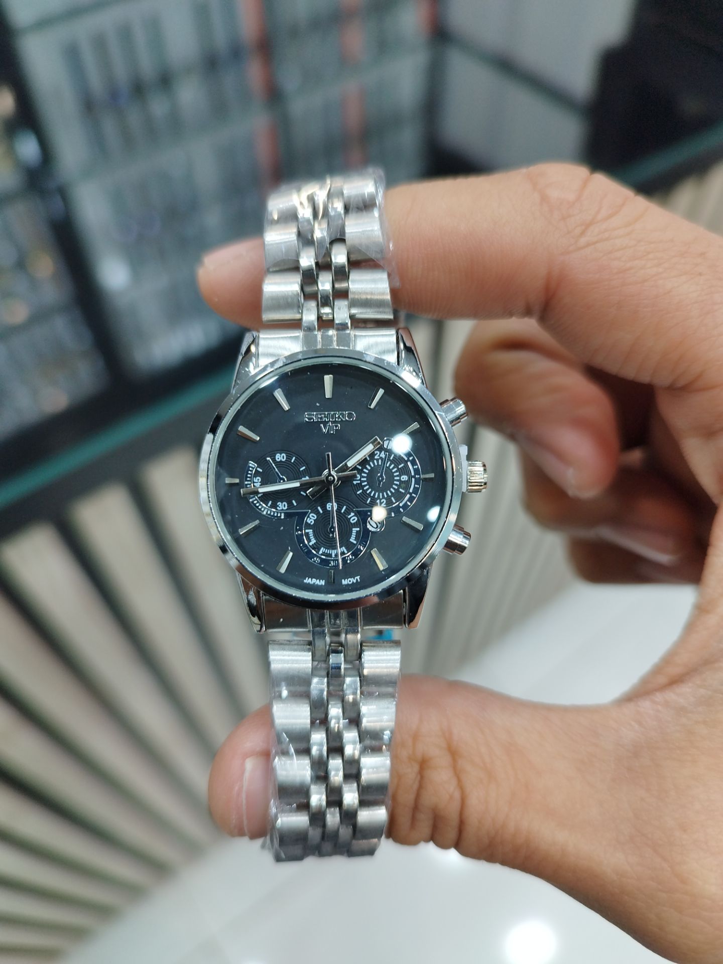 کد 2628 زنانه قفلی برند سیکو SEIKO         طراحی خاص دارای روز شمار  طرح کورنو با کیفیت  قفل کلیپسی  موتور کوارتز