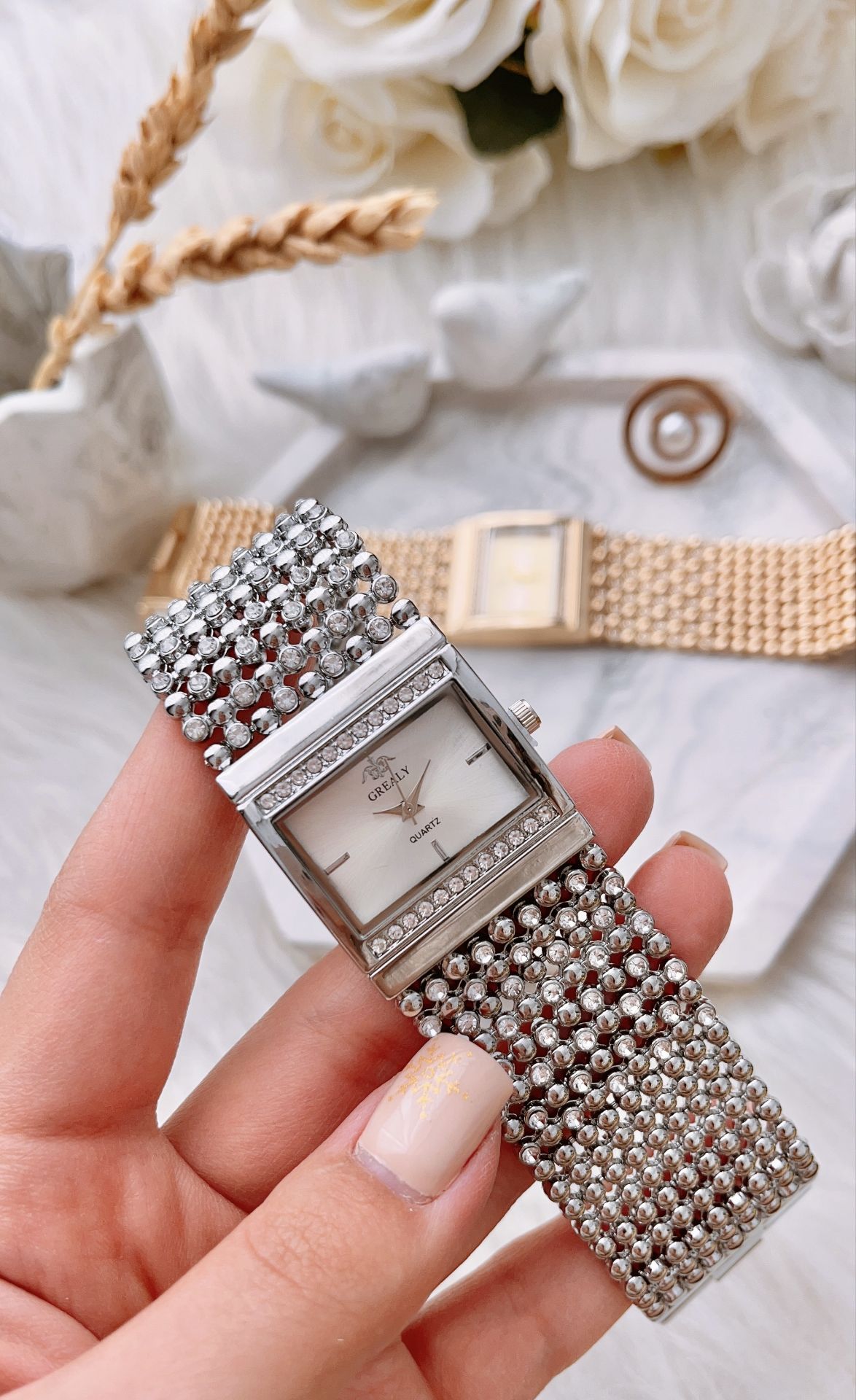 ☑️REALY   jewellery           ♤تیفانی مکعبی مجلسی خاص  طرح تیفانی قفل دستبندی  موتورکوارتز  قاب نگینی بند دستبندی پهن