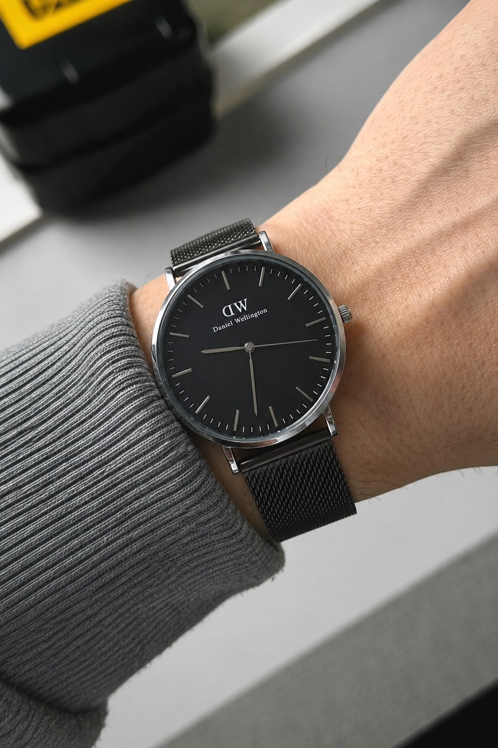 Dw   《highe quality》                  دنیل ولینگتون   شناسه دار بند حصیری با کیفیت  مقاوم دربرابر آب در حد شستن دست رنگ ثابت  قفل ریلی ضامن دار  موتور کوارتز  مناسب آقایان و بانوان